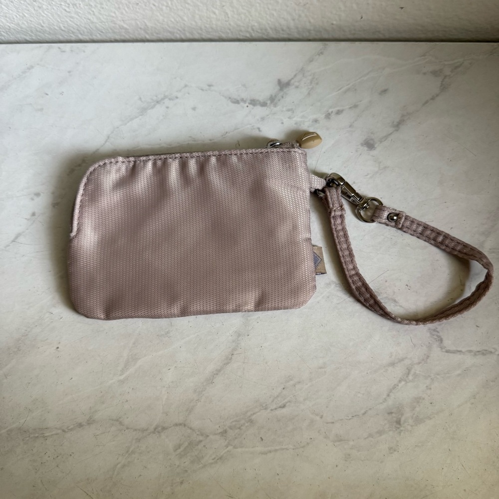 ❇️ETA Wristlet 2 for $22❇️ - Picture 2 of 3